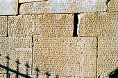 Le Leggi di Gortina. Codice di norme del diritto civile inciso su una parete di marmo con scrittura bustrofedica, V secolo a.C.  